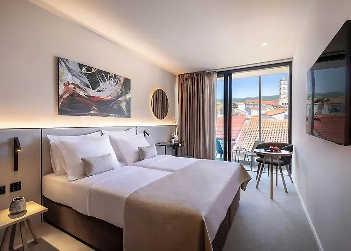 Aminess Younique Narrivi 茨里克韦尼察